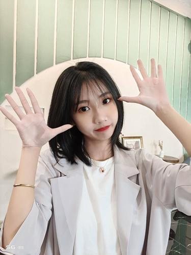 自拍为什么比较好看?