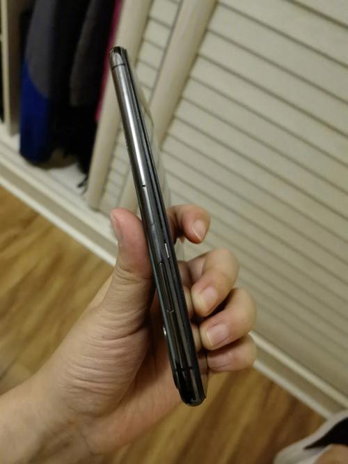 手机翘边为什么?